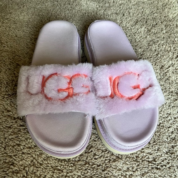 SOLD ON CROSSPOST UGG Laton Fluffy Flatform logo slides - Picture 5 of 14